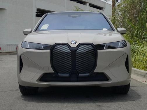 2026 BMW iX xDrive60