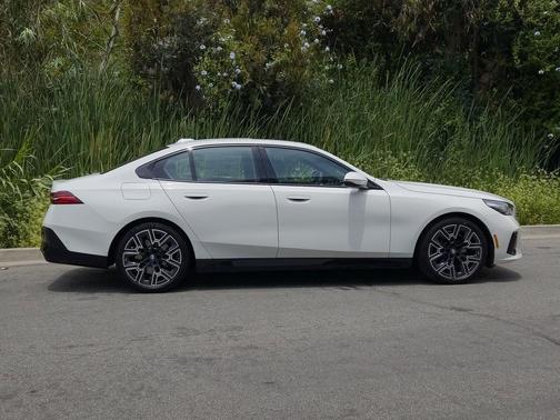 2025 BMW 530 i