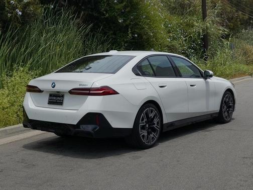 2025 BMW 530 i
