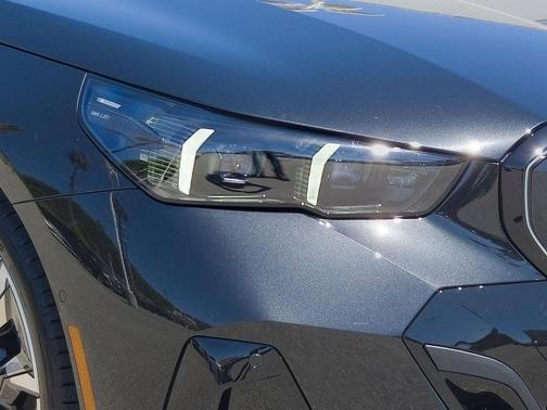 Black Sapphire Metallic 2026 BMW 530 i