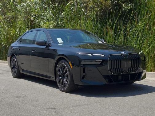2025 BMW 740 i