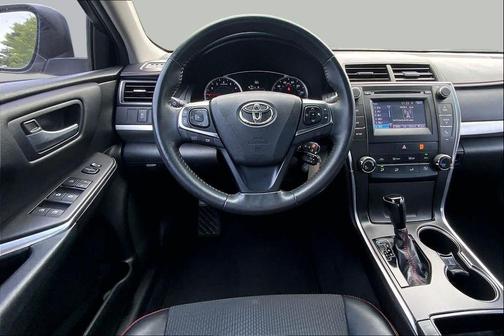 Celestial Silver Metallic 2017 Toyota Camry SE