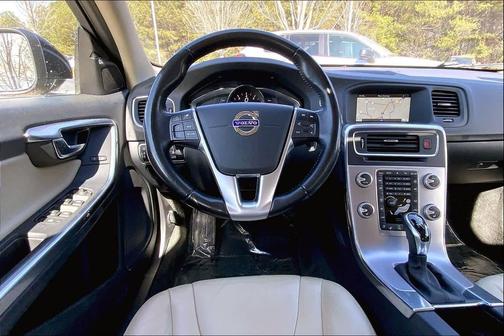 2017 Volvo V60 T5 Platinum