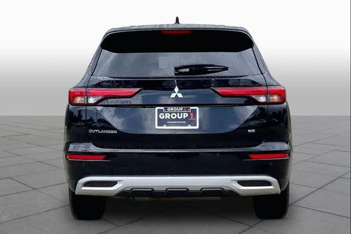 Labrador Black Pearl 2024 Mitsubishi Outlander SE