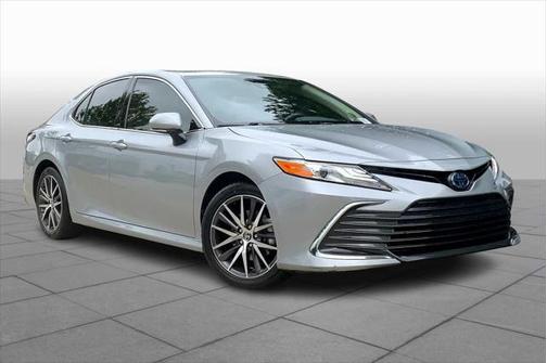 2022 Toyota Camry Hybrid XLE