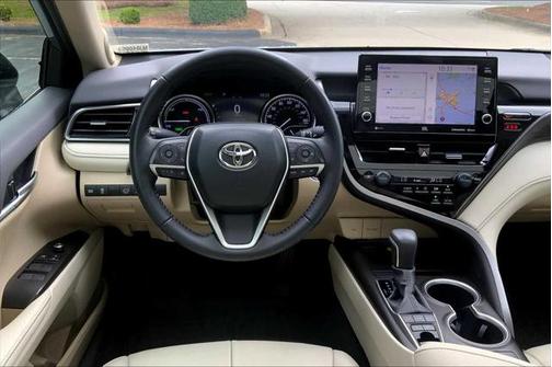 2022 Toyota Camry Hybrid XLE