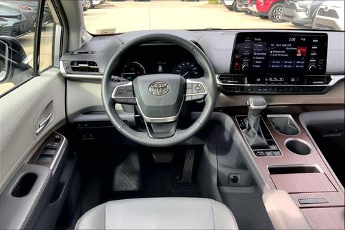 2023 Toyota Sienna XLE
