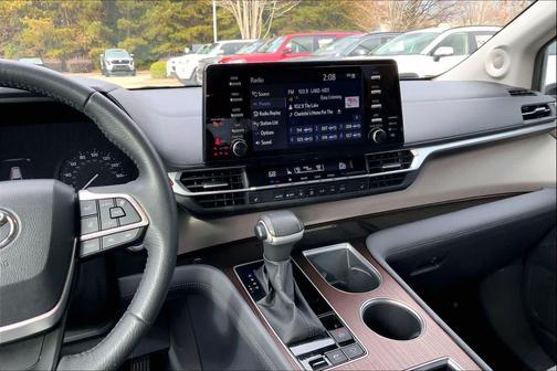 2023 Toyota Sienna XLE