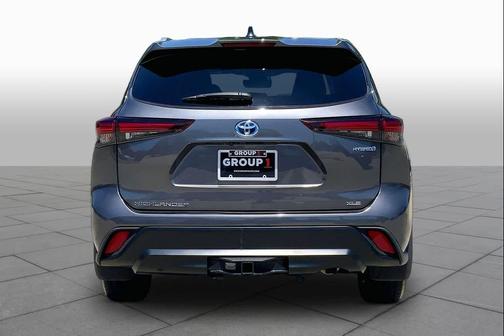 Magnetic Gray Metallic 2024 Toyota Highlander Hybrid XLE