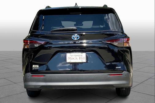 2025 Toyota Sienna XLE 8 Passenger