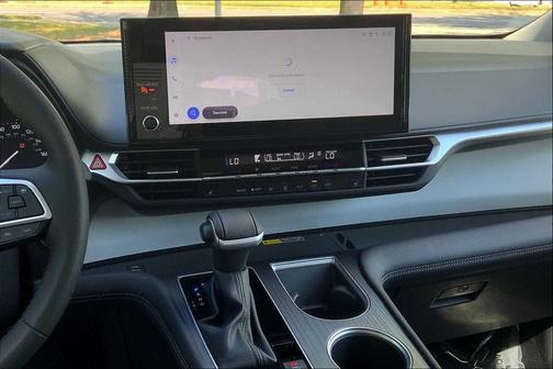 2025 Toyota Sienna XLE 8 Passenger