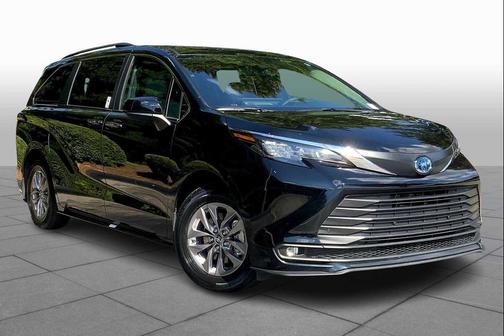 2025 Toyota Sienna XLE 8 Passenger