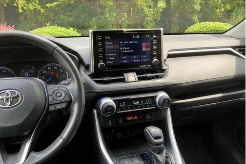 2020 Toyota RAV4 Hybrid XLE