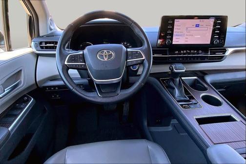 Midnight Black Metallic 2021 Toyota Sienna XLE 7 Passenger