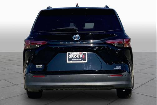 Midnight Black Metallic 2021 Toyota Sienna XLE 7 Passenger