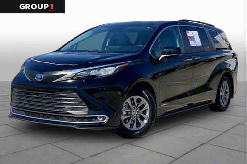 Midnight Black Metallic 2021 Toyota Sienna XLE 7 Passenger