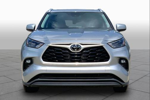 Celestial Silver Metallic 2023 Toyota Highlander XLE