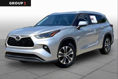 Celestial Silver Metallic 2023 Toyota Highlander XLE