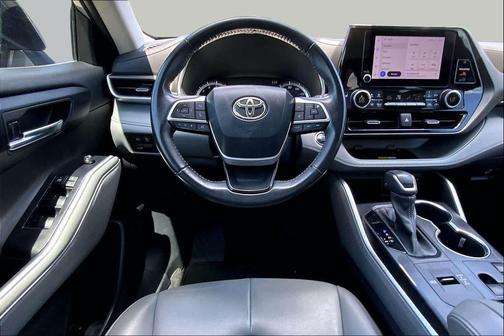 Celestial Silver Metallic 2023 Toyota Highlander XLE
