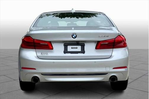 2018 BMW 530 530i