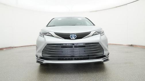2025 Toyota Sienna Platinum 7 Passenger