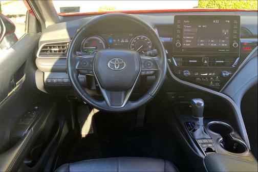 2024 Toyota Camry Hybrid SE
