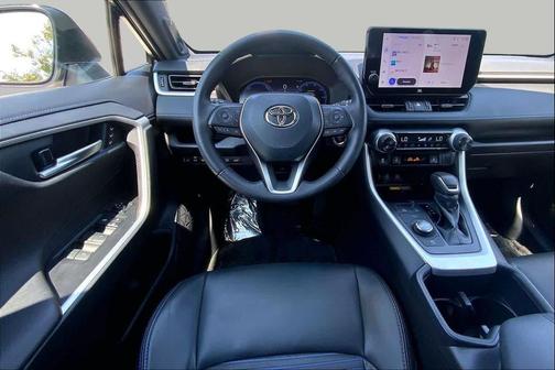 Wind Chill Pearl/Midnight Black Metallic 2025 Toyota RAV4 Hybrid SE