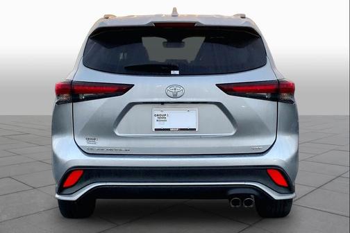 Celestial Silver Metallic 2024 Toyota Highlander XSE
