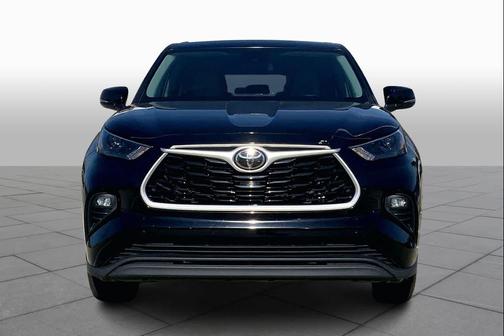 Midnight Black Metallic 2023 Toyota Highlander LE