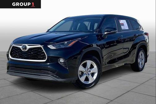 Midnight Black Metallic 2023 Toyota Highlander LE