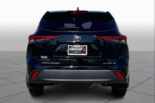 Midnight Black Metallic 2023 Toyota Highlander LE