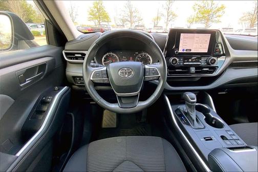 Moon Dust 2023 Toyota Highlander LE