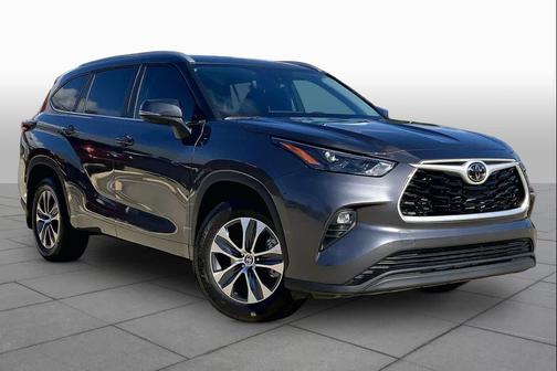 Magnetic Gray Metallic 2024 Toyota Highlander XLE