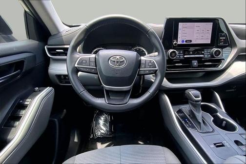 Celestial Silver Metallic 2023 Toyota Highlander LE