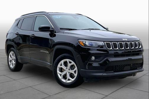Diamond Black Crystal Pearlcoat 2024 Jeep Compass Latitude