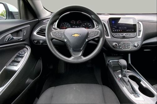 Summit White 2023 Chevrolet Malibu FWD 1LT