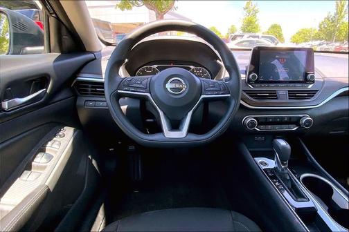 Super Black 2024 Nissan Altima 2.5 SV
