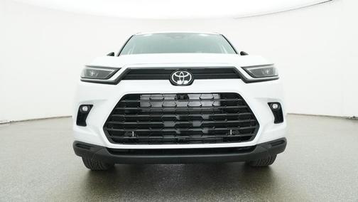 Wind Chill Pearl 2026 Toyota Highlander Hybrid Base