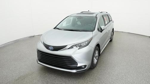 2025 Toyota Sienna XLE