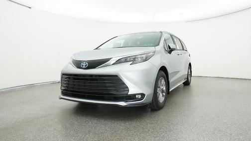 2025 Toyota Sienna XLE