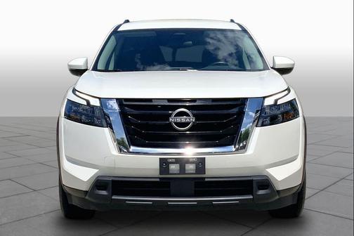 Pearl White Tricoat 2024 Nissan Pathfinder SV FWD
