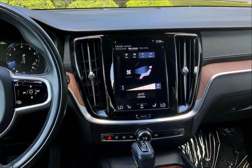 2020 Volvo V60 Cross Country T5