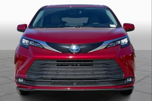 2025 Toyota Sienna XLE