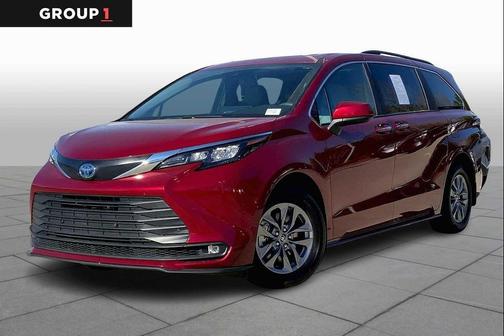 2025 Toyota Sienna XLE