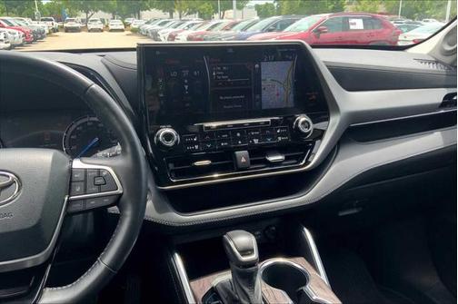 2022 Toyota Highlander Hybrid Platinum