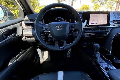 Ice Cap 2025 Toyota Camry SE