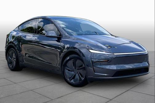 Pearl White Multi-Coat 2026 Tesla Model Y