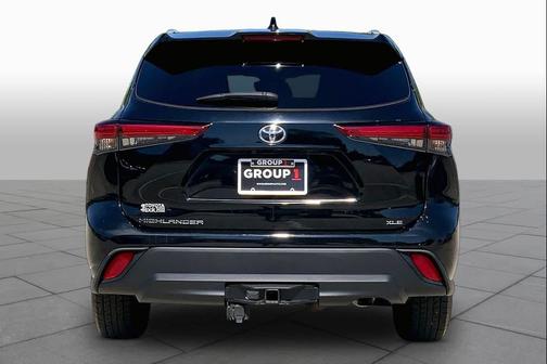 Midnight Black Metallic 2023 Toyota Highlander XLE