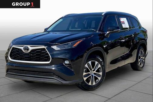 Midnight Black Metallic 2023 Toyota Highlander XLE