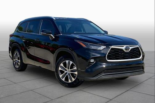 Midnight Black Metallic 2023 Toyota Highlander XLE